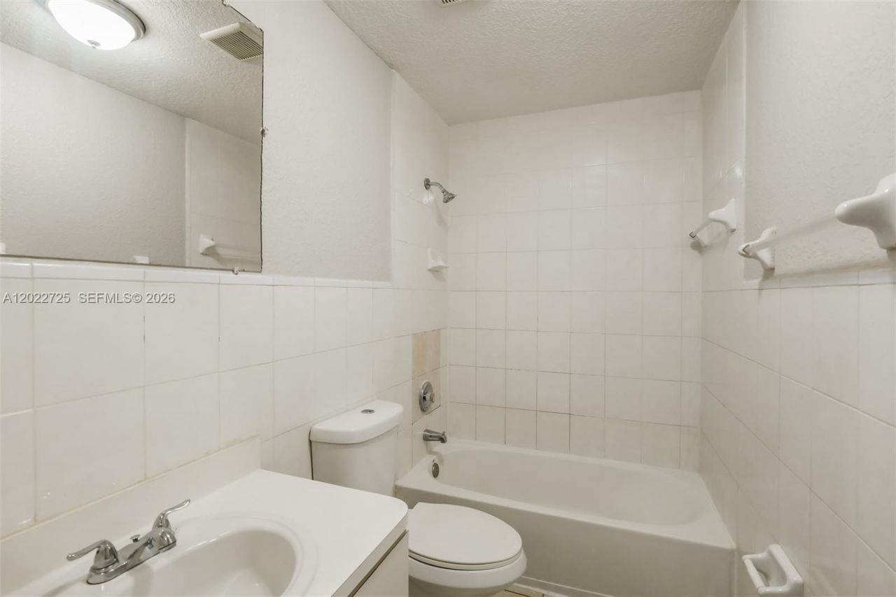 19420 NW 32nd Ave, Miami Gardens, FL 33056 Photo