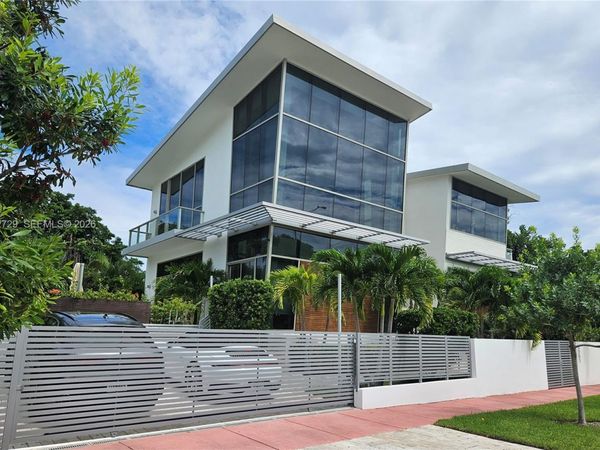 1201 W 47th St , Miami Beach, FL 33140
