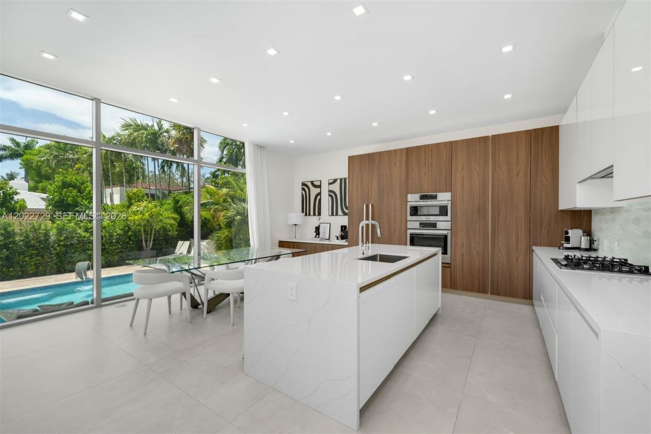 1201 W 47th St, Miami Beach, FL 33140 Photo