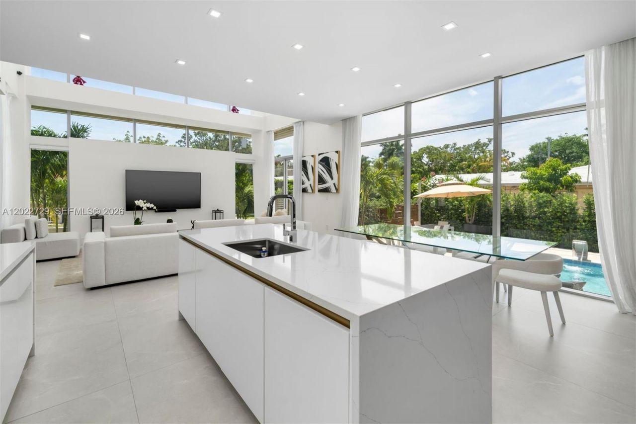 1201 W 47th St, Miami Beach, FL 33140 Photo