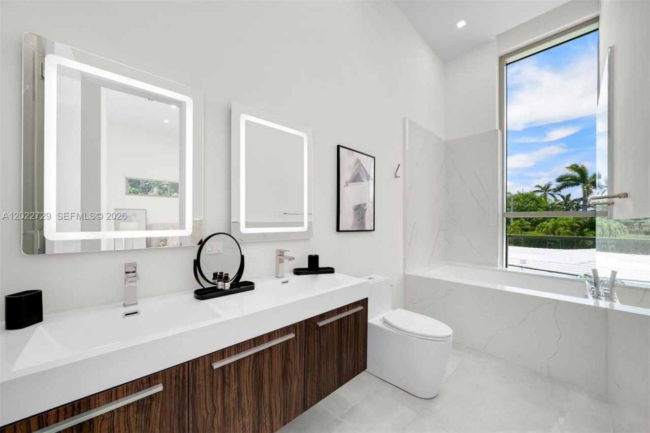 1201 W 47th St, Miami Beach, FL 33140 Photo