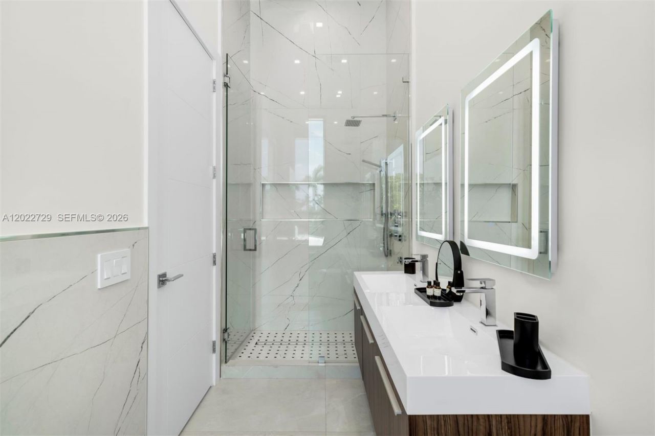 1201 W 47th St, Miami Beach, FL 33140 Photo