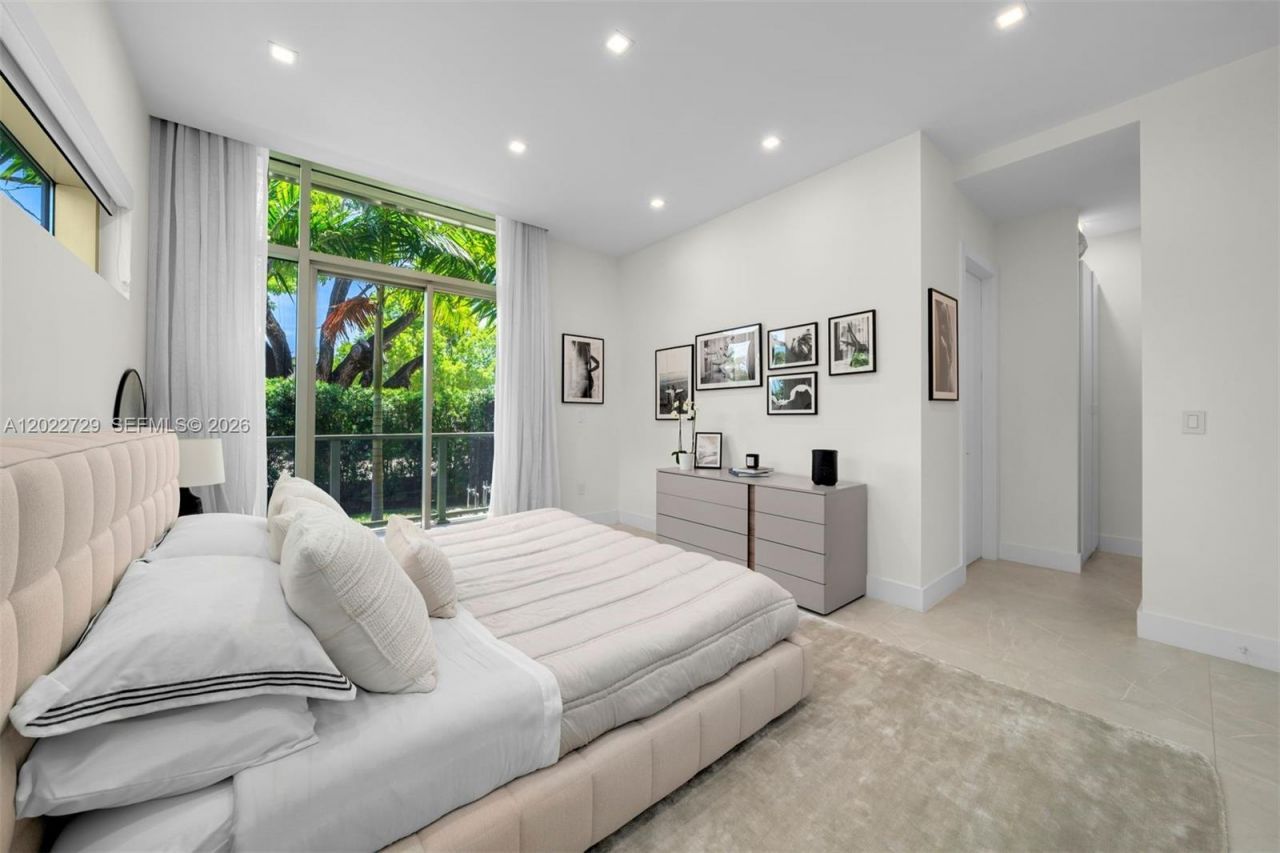 1201 W 47th St, Miami Beach, FL 33140 Photo