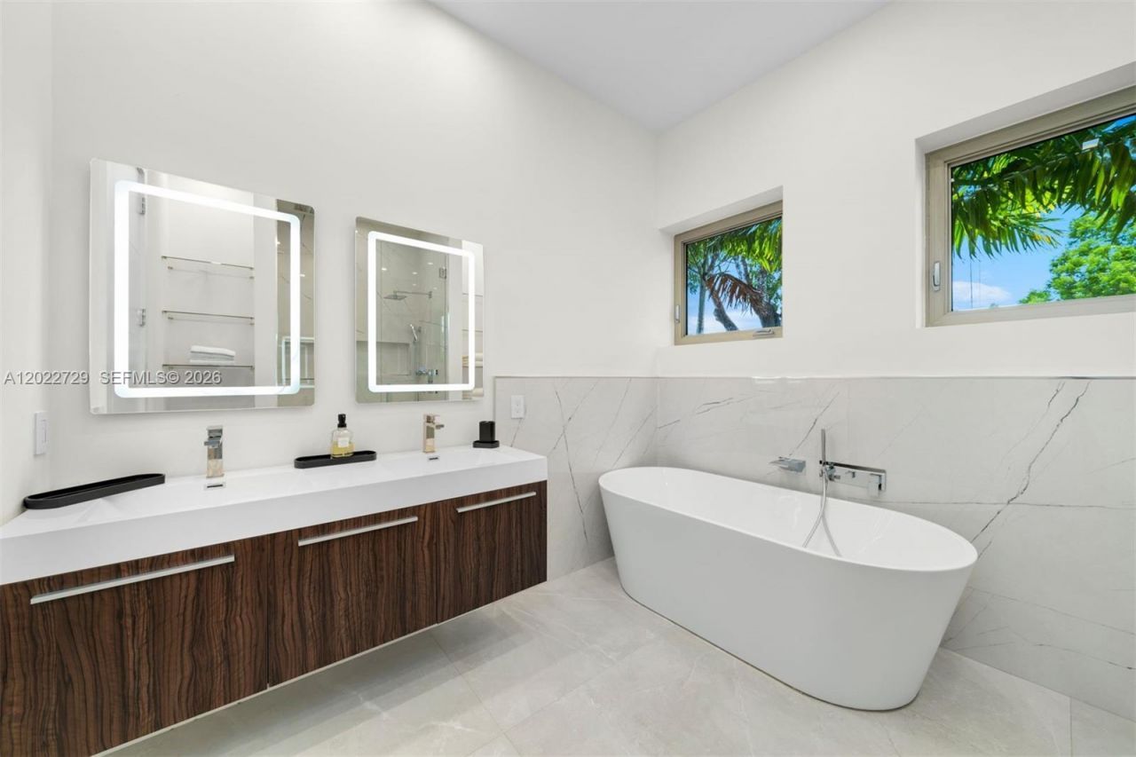 1201 W 47th St, Miami Beach, FL 33140 Photo