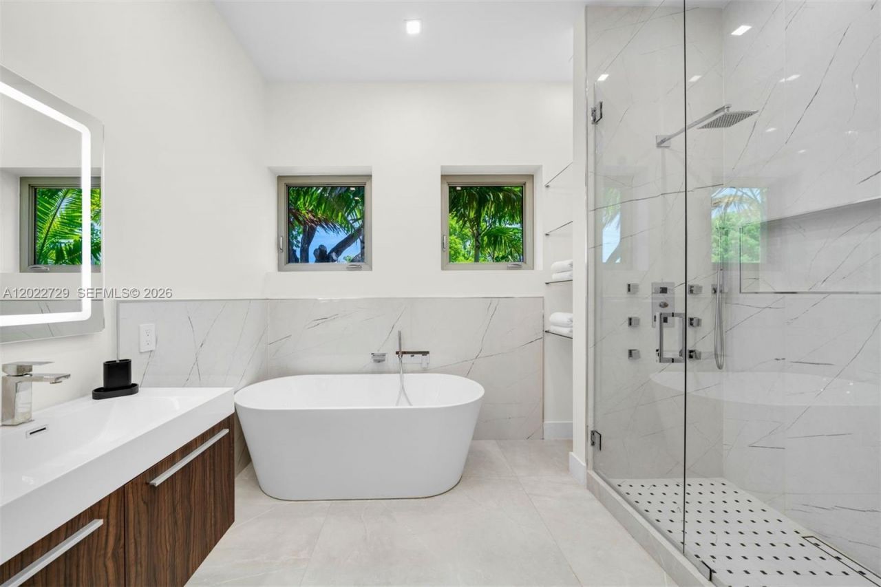 1201 W 47th St, Miami Beach, FL 33140 Photo