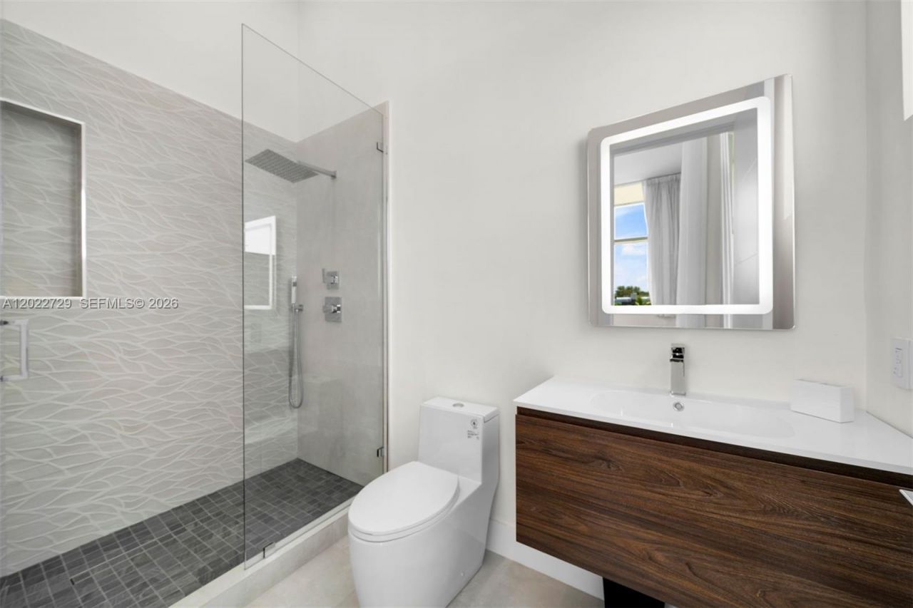 1201 W 47th St, Miami Beach, FL 33140 Photo