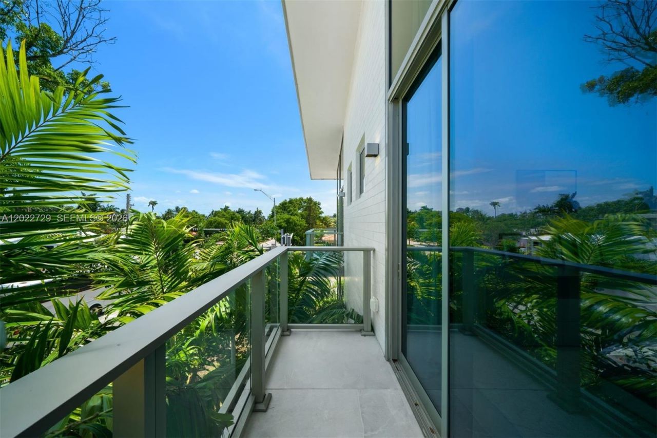 1201 W 47th St, Miami Beach, FL 33140 Photo