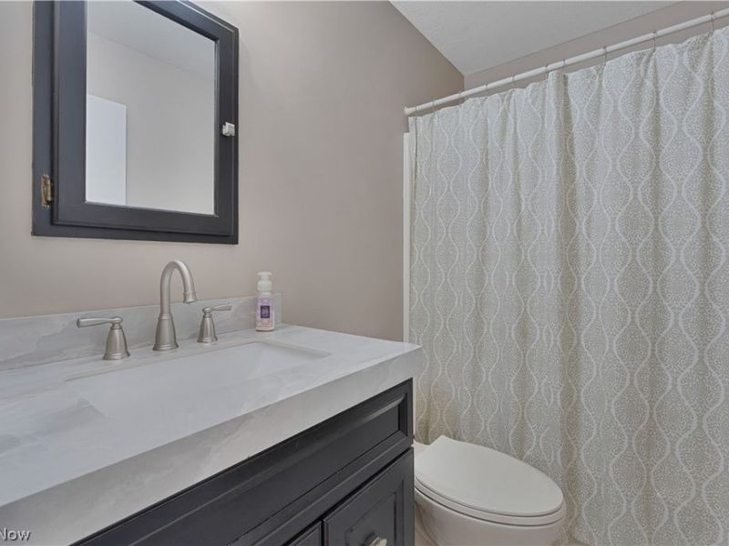 1341 Fox Run Drive, Youngstown, OH 44512 Photo 16