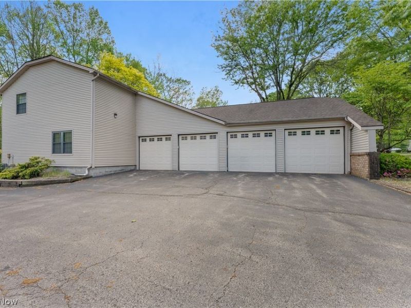 1341 Fox Run Drive, Youngstown, OH 44512 Photo 27