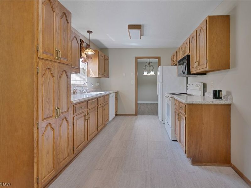 1341 Fox Run Drive, Youngstown, OH 44512 Photo 3