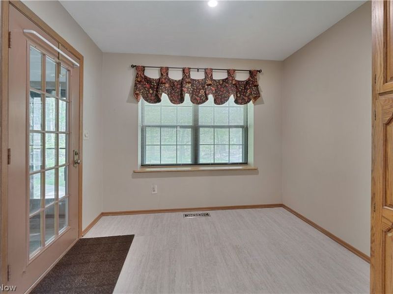 1341 Fox Run Drive, Youngstown, OH 44512 Photo 5