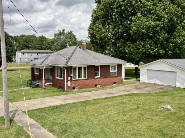 606 S Monroe Street, West Frankfort, IL 62896