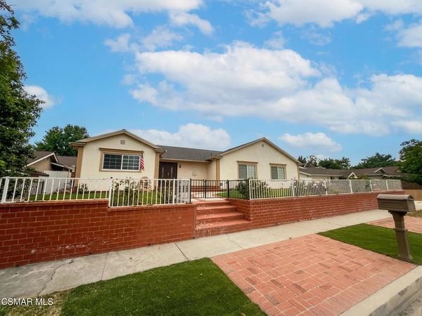 10111 Oak Park Avenue, Northridge, CA 91325