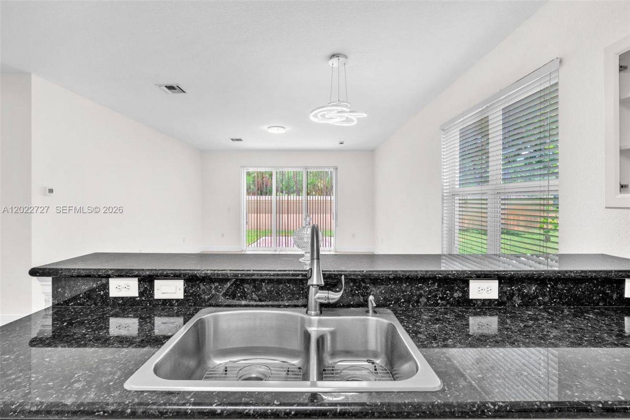 18011 SW 41st St, Miramar, FL 33029 Photo