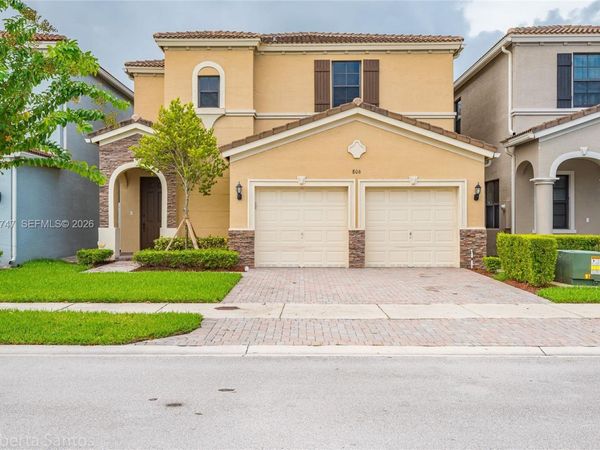 806 NE 191st St , Miami, FL 33179