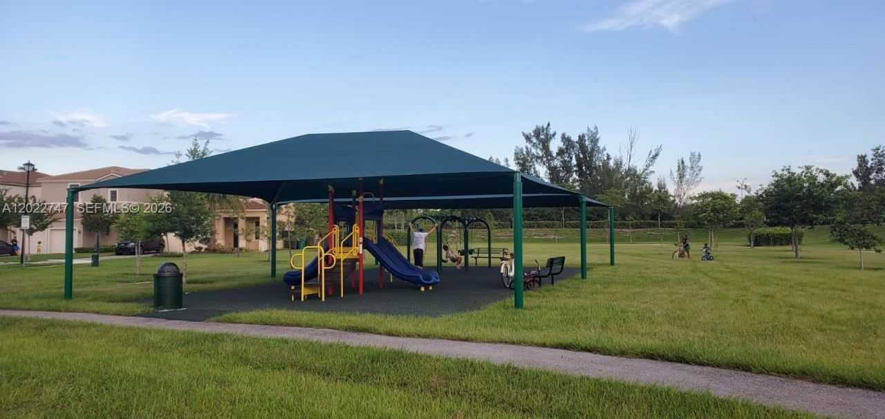 806 NE 191st St , Miami, FL 33179 Photo