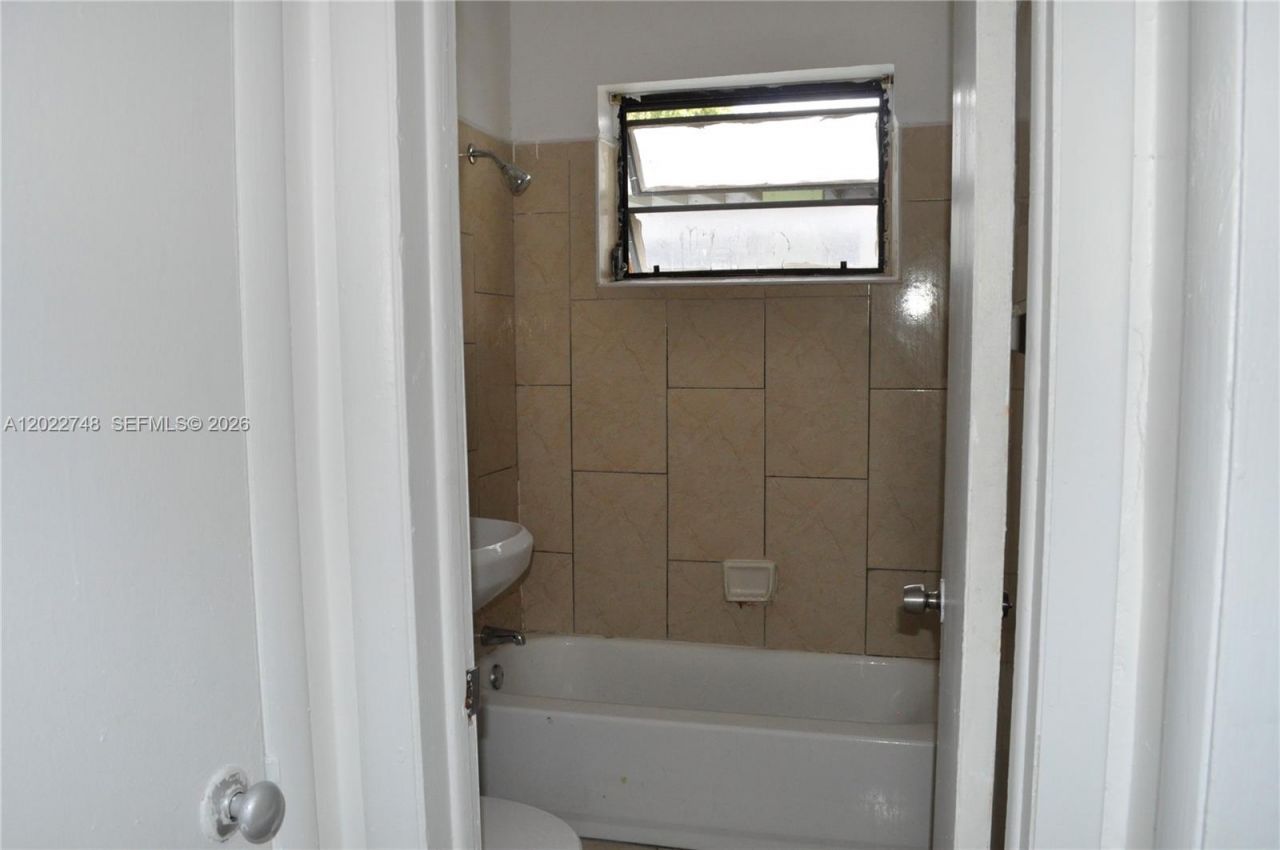 2395 NW 82nd St, Unit 2395, Miami, FL 33147 Photo