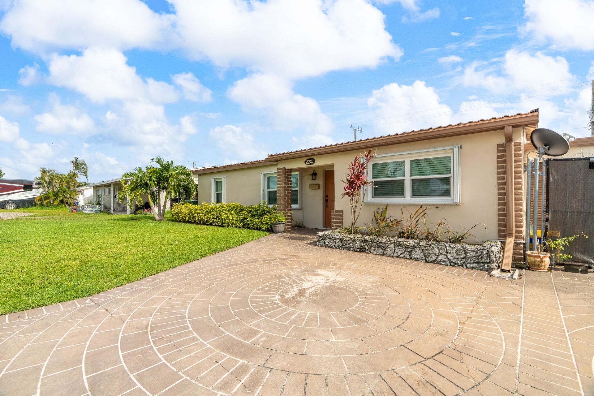 3201 Alice Dr, Palm Springs, FL 33461 Photo