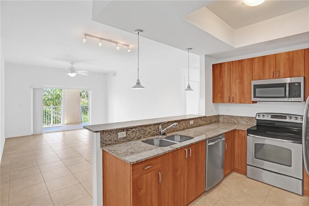 1931 NE 2nd Street, Unit 303, Deerfield Beach, FL 33441 Photo