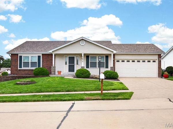 4046 Cambridge Crossing Drive, St Charles, MO 63304