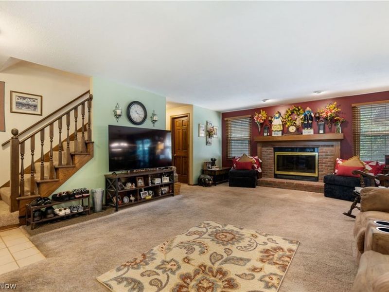 1649 Harmony Lane SW, North Canton, OH 44709 Photo 2