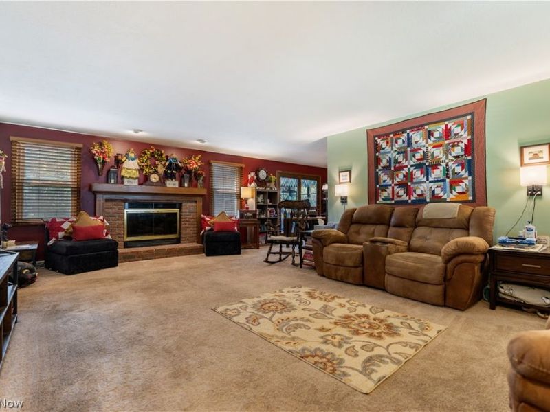 1649 Harmony Lane SW, North Canton, OH 44709 Photo 3