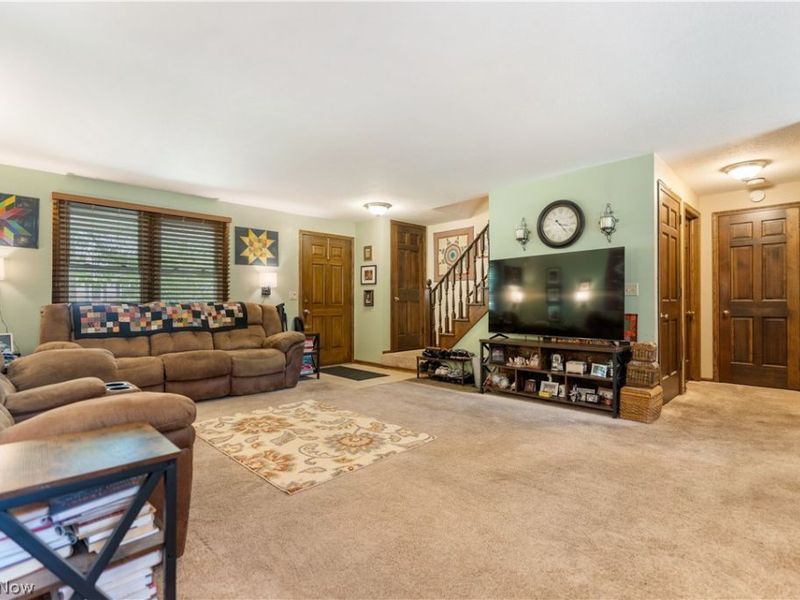 1649 Harmony Lane SW, North Canton, OH 44709 Photo 4