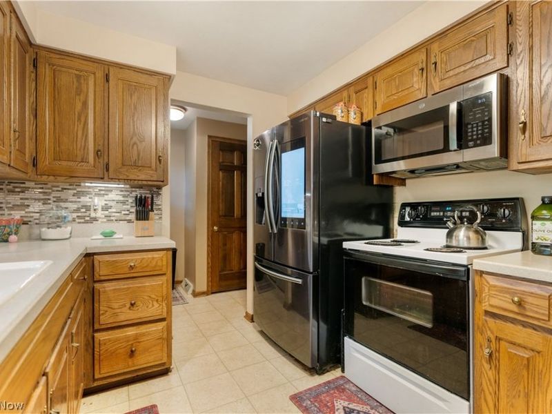 1649 Harmony Lane SW, North Canton, OH 44709 Photo 8