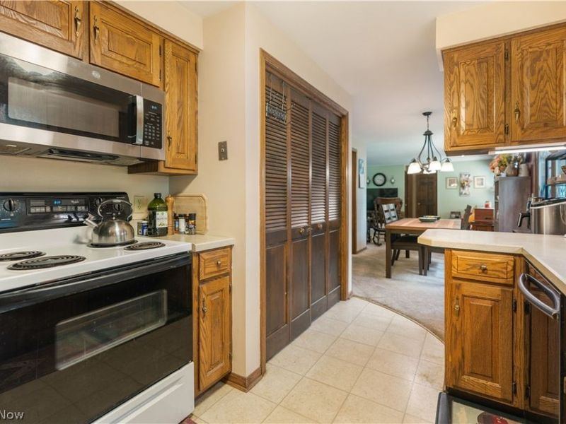 1649 Harmony Lane SW, North Canton, OH 44709 Photo 9