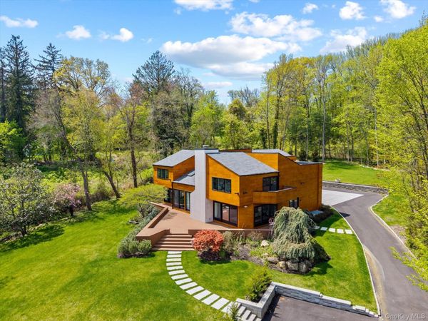 369 E Shore Road, Great Neck, NY 11023