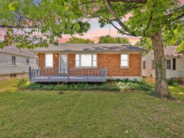 1516 Nutwood Street, Bowling Green, KY 42104