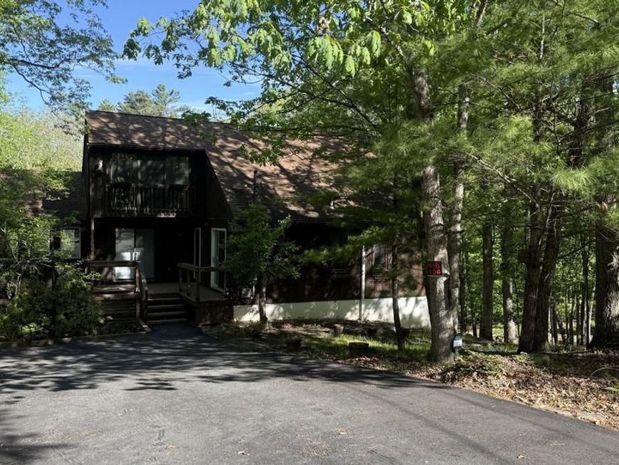 5375 Woodbridge Drive , Bushkill, PA 18324 Main Photo
