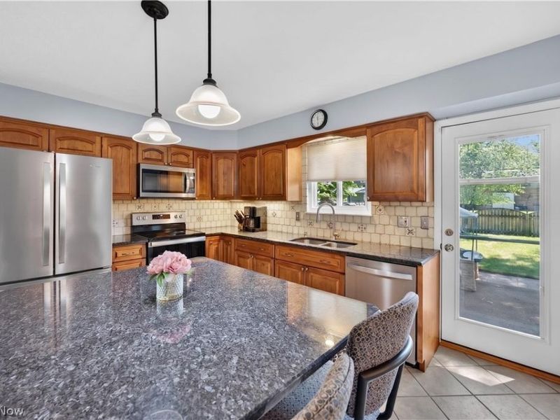 4563 Azalea Lane, North Olmsted, OH 44070 Photo 11