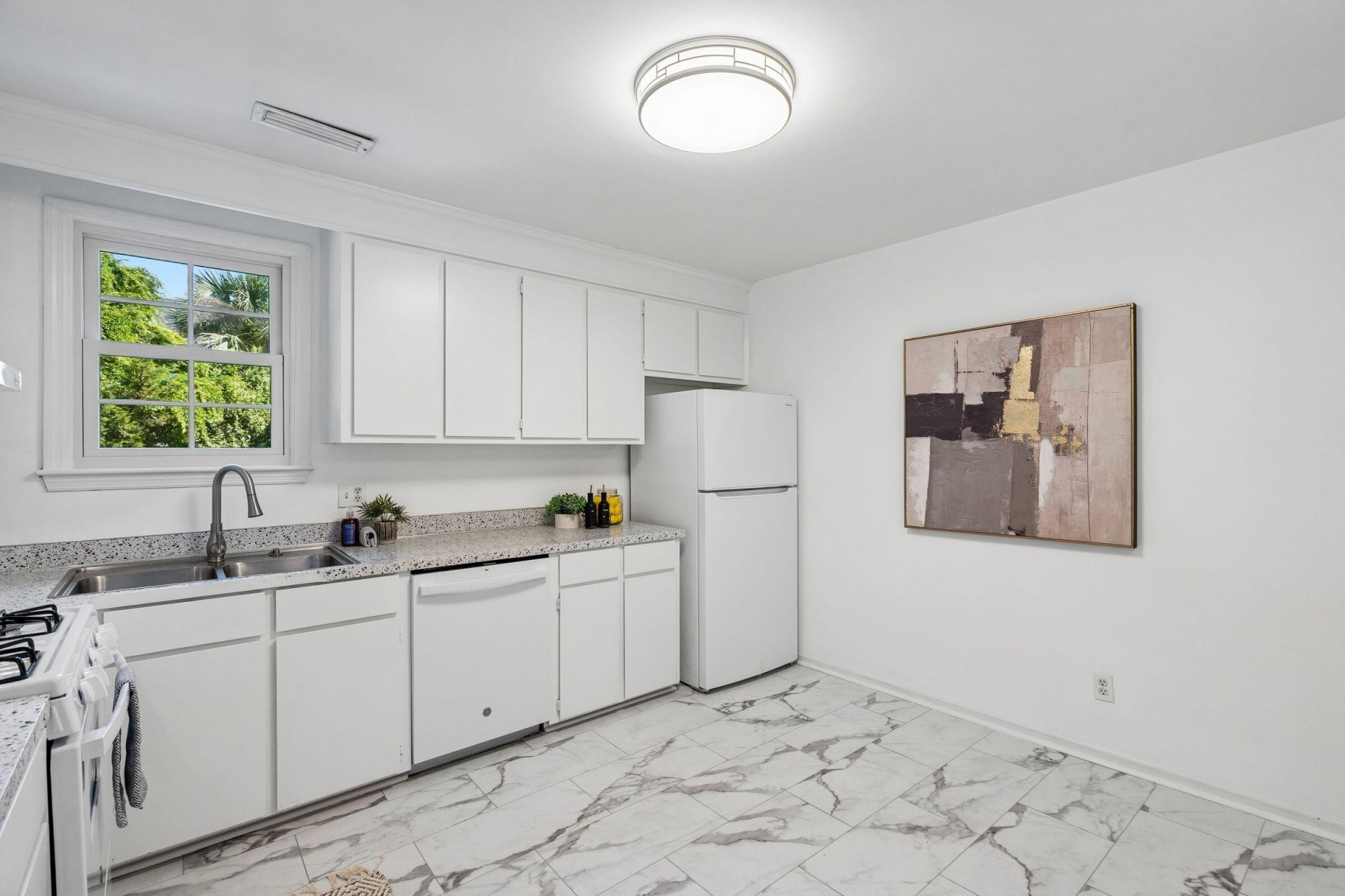 115 Smith Street Photo 11
