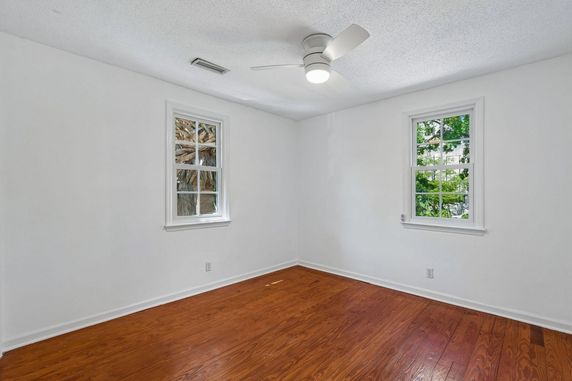 115 Smith Street Photo 17