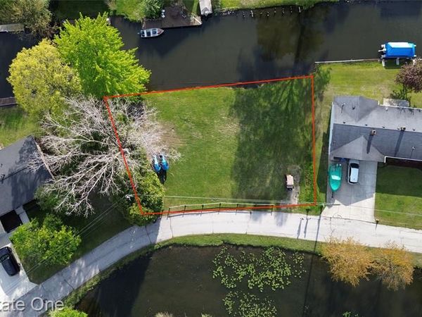 000 Clinton Dr Drive, West Bloomfield Twp, MI 48324