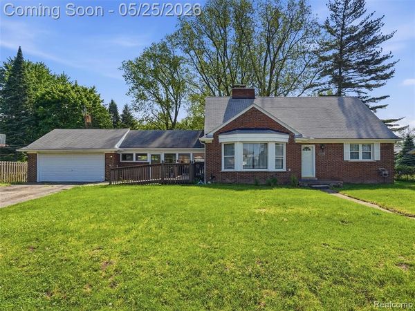 33160 Defour Drive, Sterling Heights, MI 48310