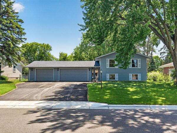 2425 80th Avenue N, Brooklyn Park, MN 55444