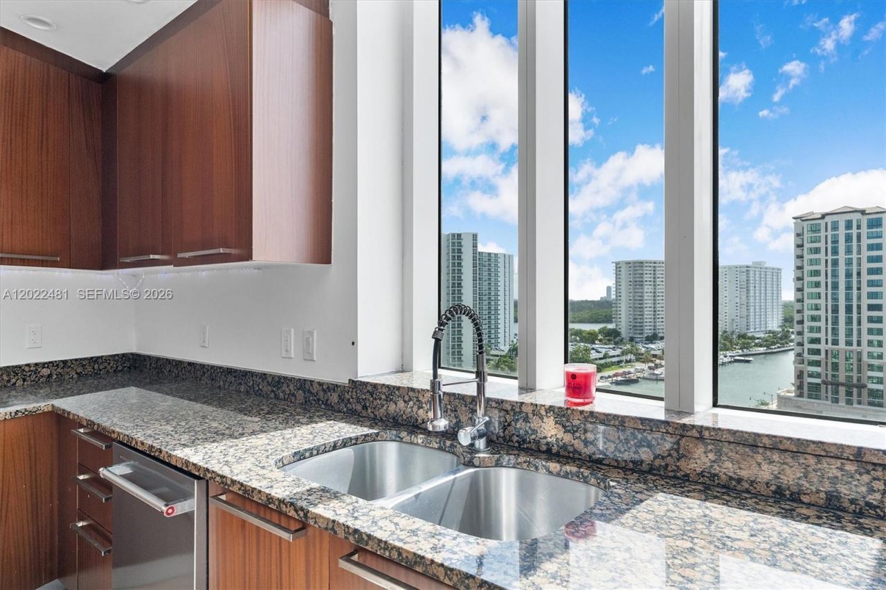 15901 Collins Ave , Unit 904, Sunny Isles Beach, FL 33160 Photo