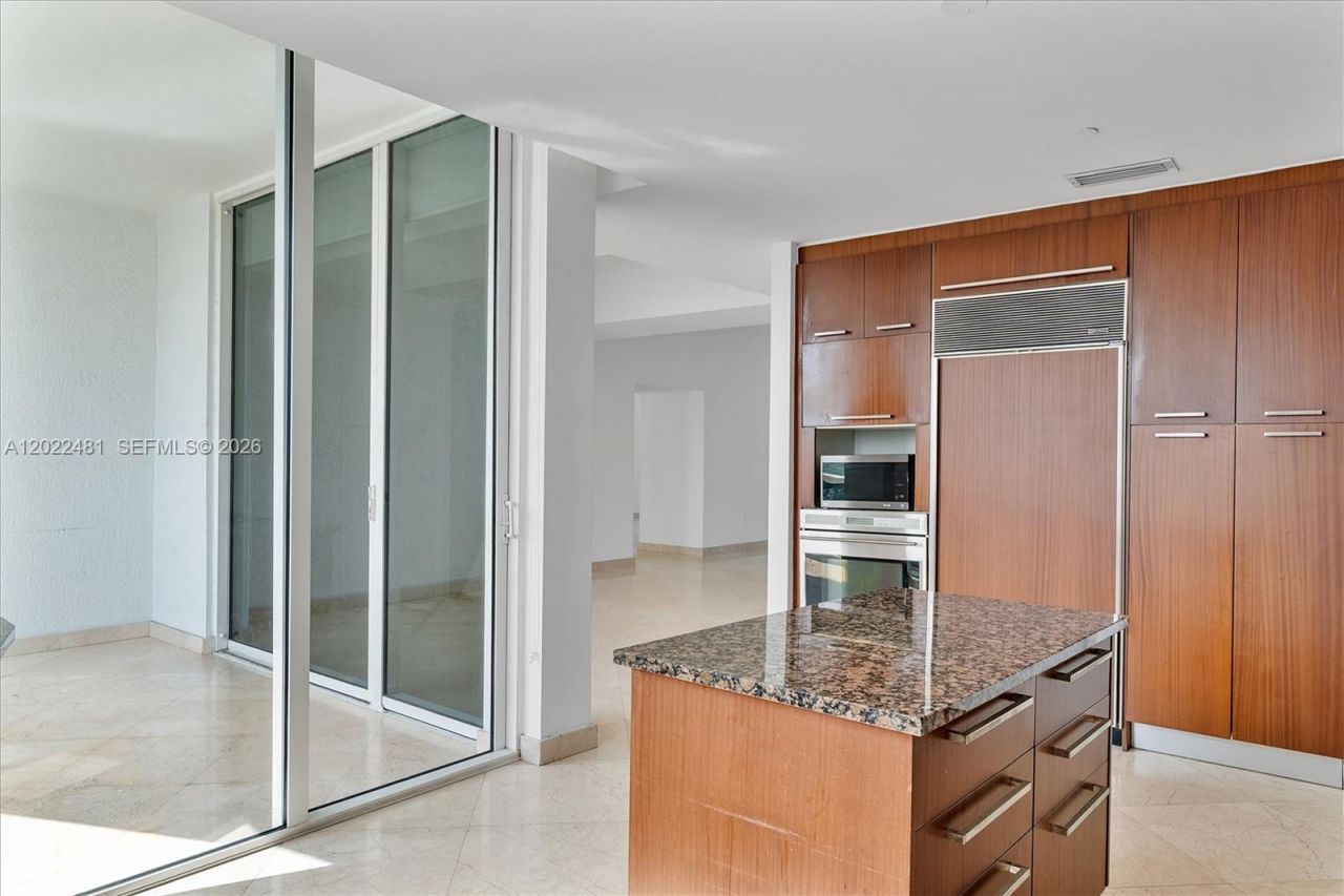 15901 Collins Ave , Unit 904, Sunny Isles Beach, FL 33160 Photo