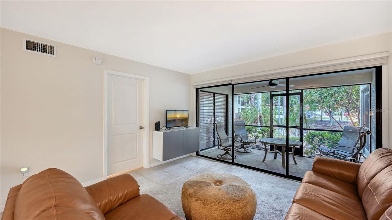 4729 Winslow Beacon, Unit 11, Sarasota, FL 34235 Photo