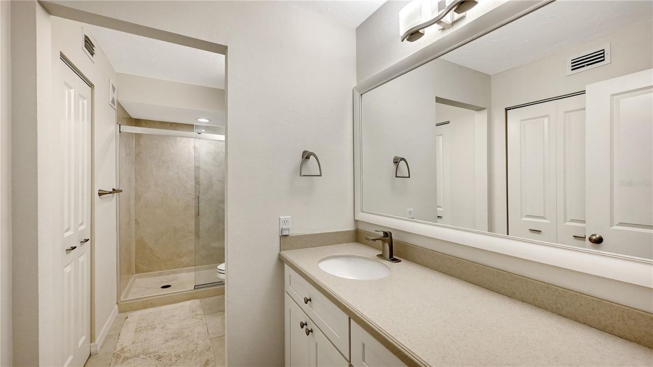 4729 Winslow Beacon, Unit 11, Sarasota, FL 34235 Photo