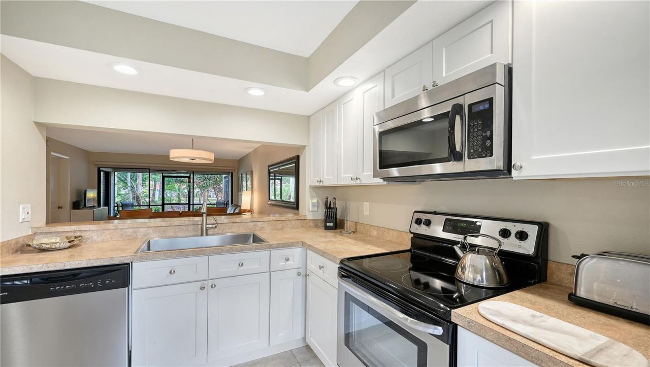 4729 Winslow Beacon, Unit 11, Sarasota, FL 34235 Photo