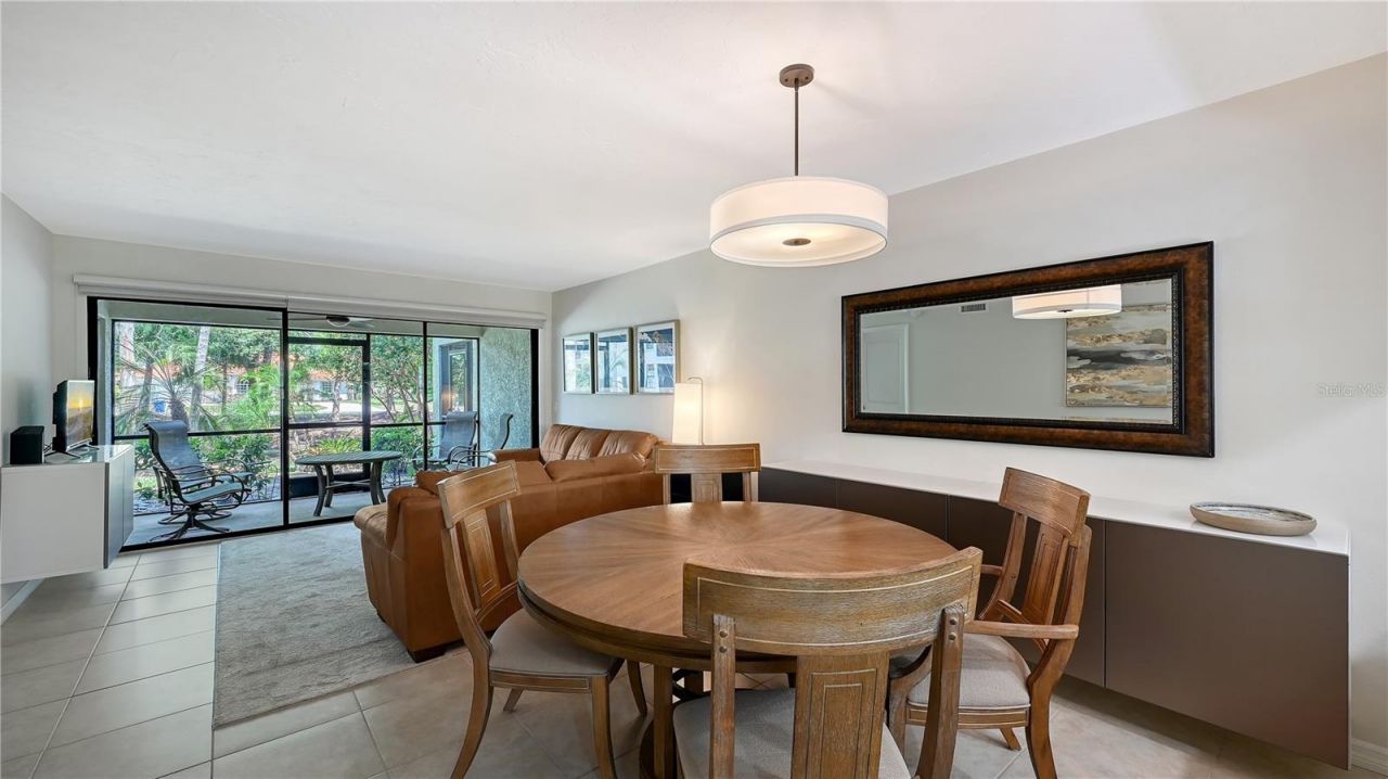 4729 Winslow Beacon, Unit 11, Sarasota, FL 34235 Photo
