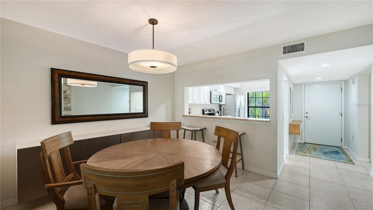 4729 Winslow Beacon, Unit 11, Sarasota, FL 34235 Photo