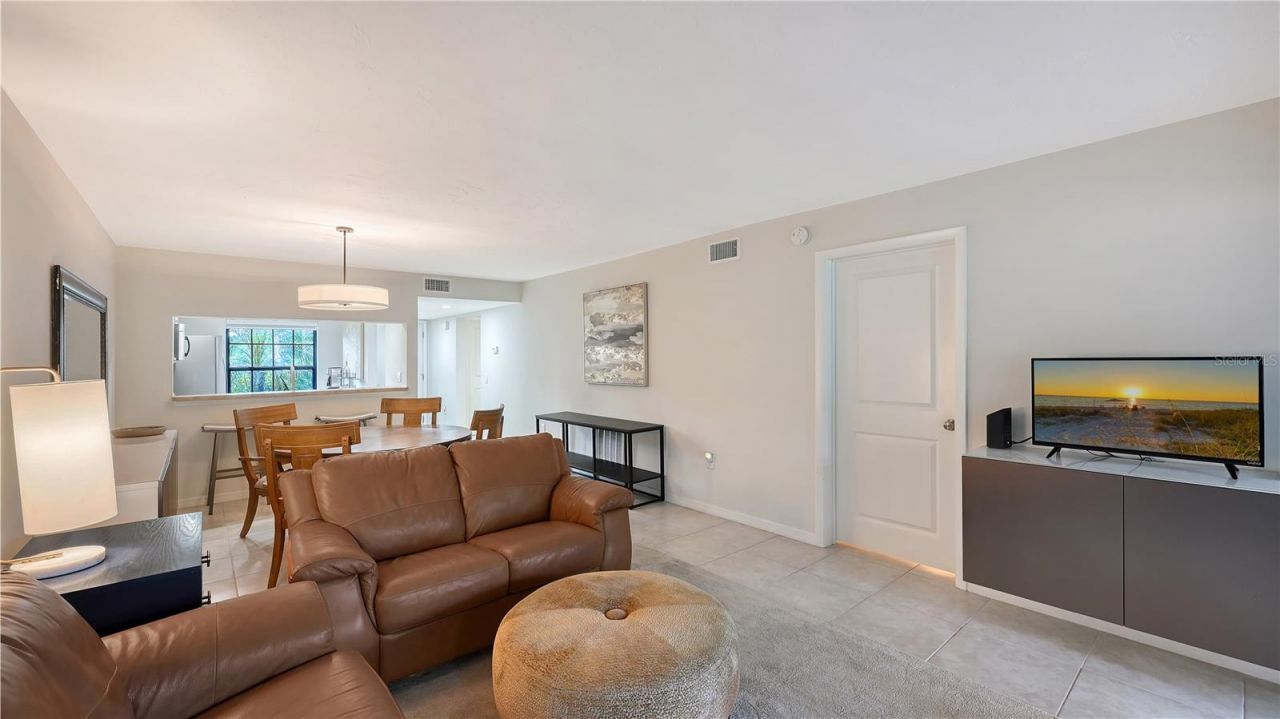 4729 Winslow Beacon, Unit 11, Sarasota, FL 34235 Photo