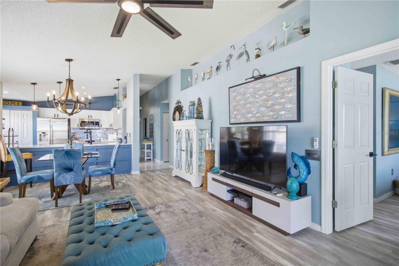4211 Caddie Drive E, Unit 204, Bradenton, FL 34203 Photo