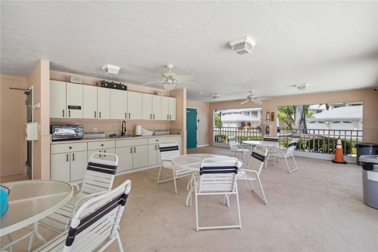 4211 Caddie Drive E, Unit 204, Bradenton, FL 34203 Photo