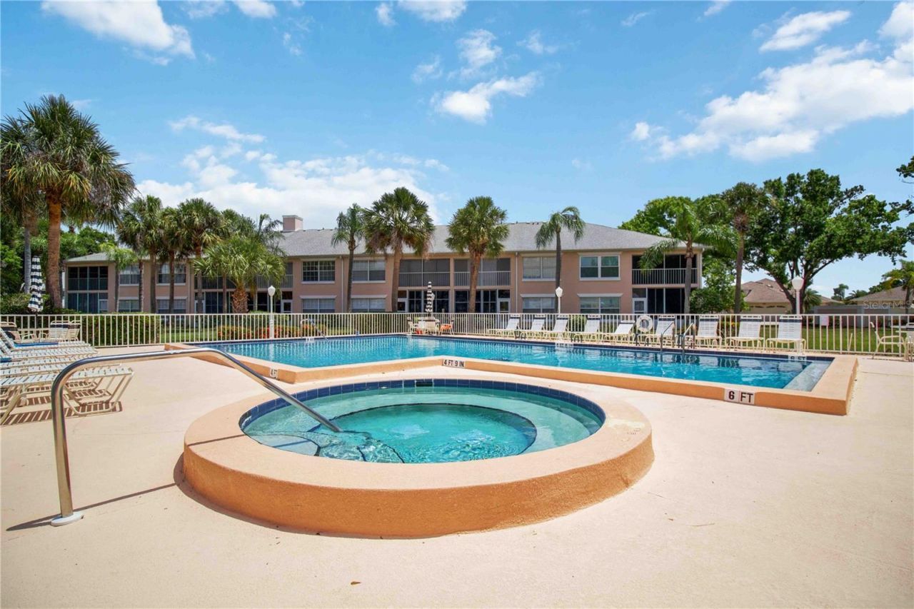4211 Caddie Drive E, Unit 204, Bradenton, FL 34203 Photo