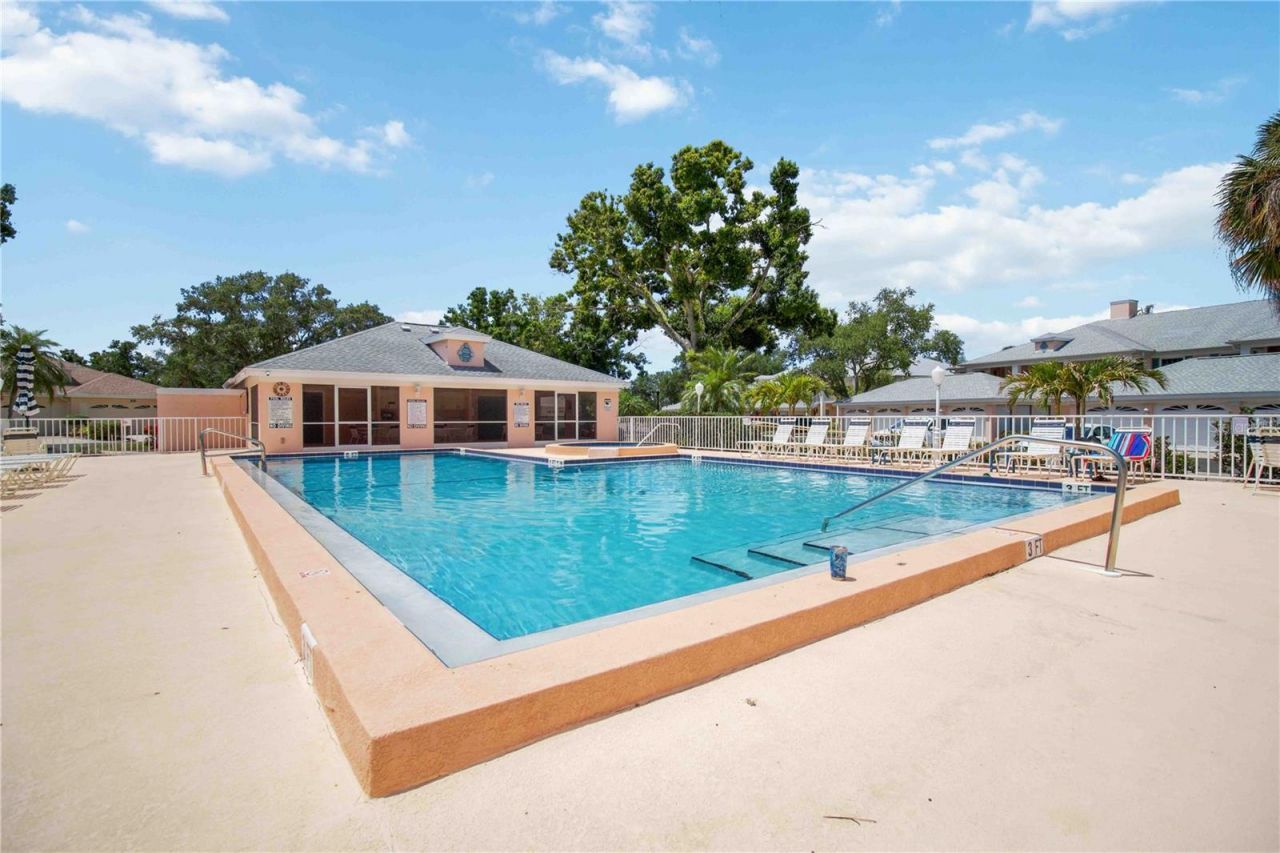 4211 Caddie Drive E, Unit 204, Bradenton, FL 34203 Photo